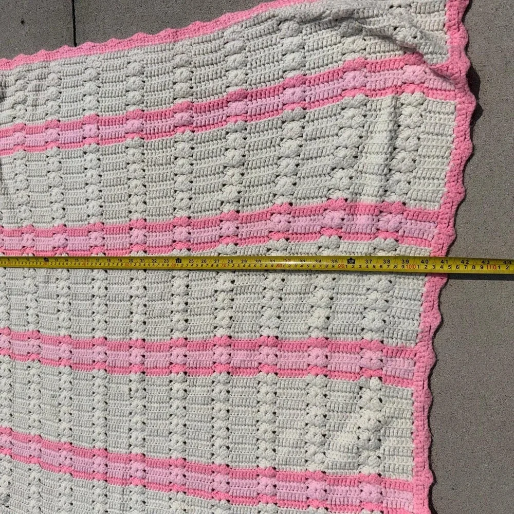 Vintage Handmade Crochet Baby Blanket Cream Pink Popcorn Stitch Scalloped Edge